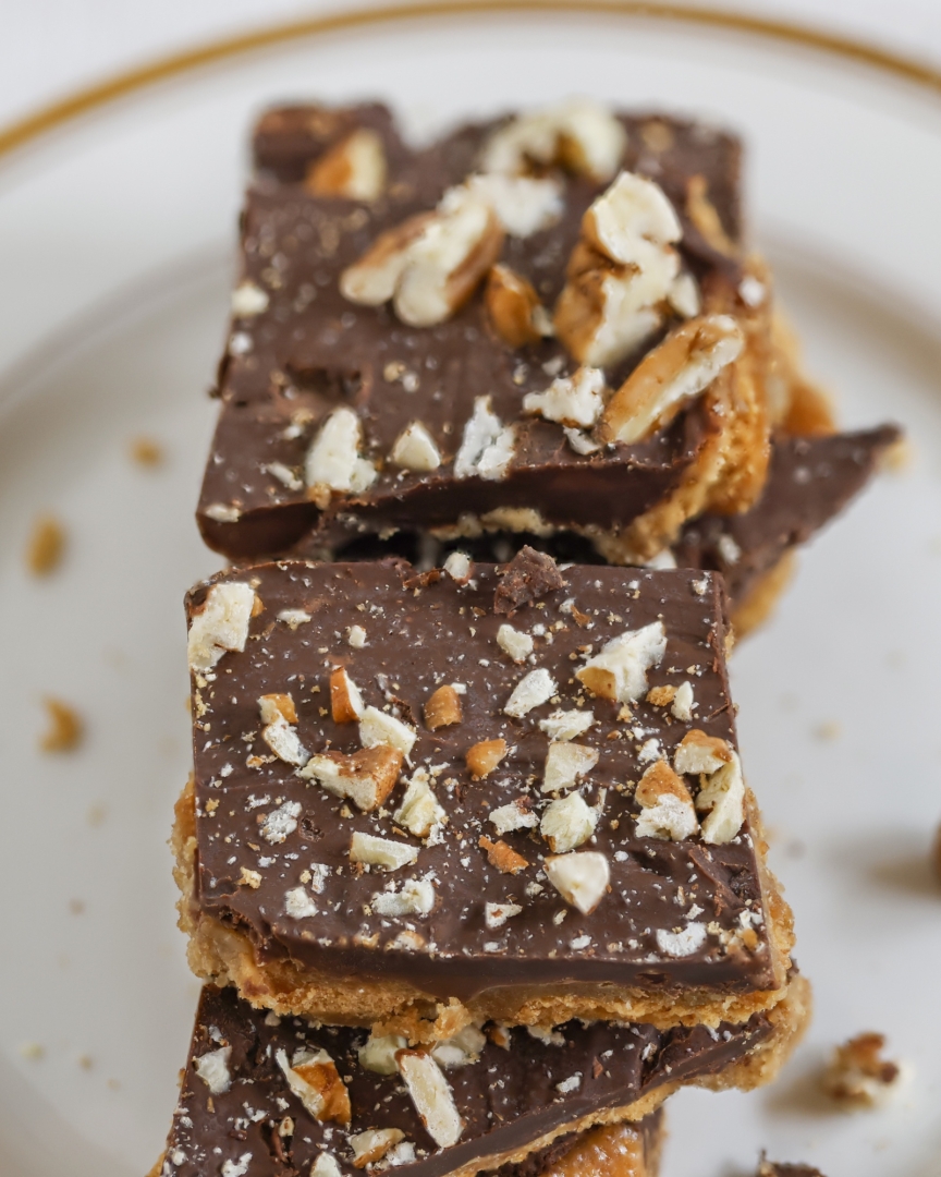 Can Dogs Eat Crackers? Answers for 45+ Types of Crackers